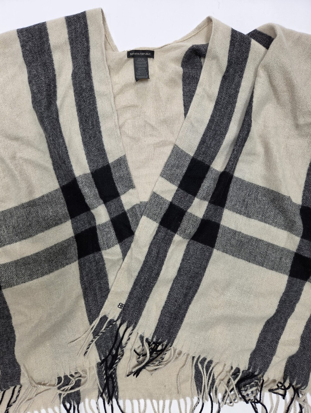 Banana Republic Erin Plaid Cashmere wool-Blend Wrap shawl neutral plaid